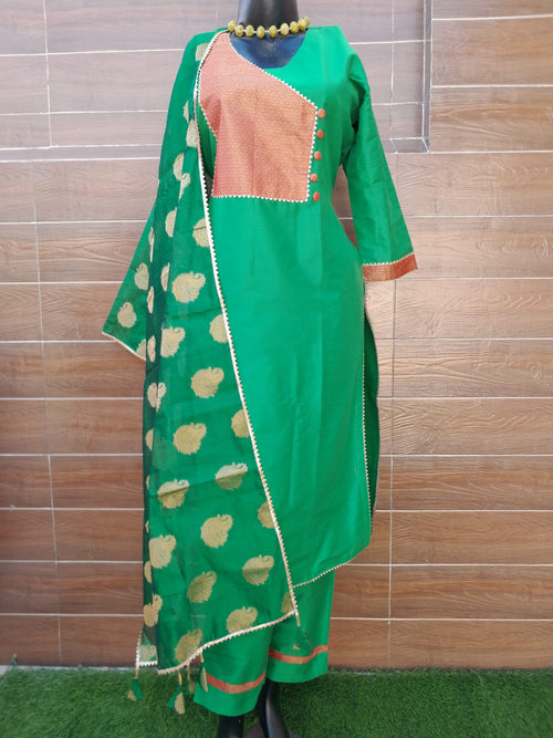 Bottle Green Color Handloom Silk with Banarsi Silk Dupatta