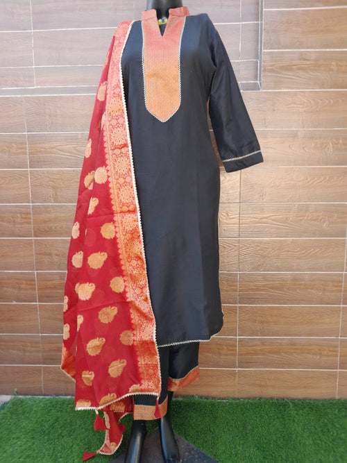 Black Color Handloom Silk with Red Banarsi Silk Dupatta