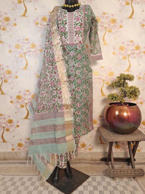 PASTEL GREEN COLOR MAHESHWARI SILK SUIT