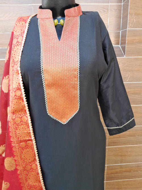 Black Color Handloom Silk with Red Banarsi Silk Dupatta