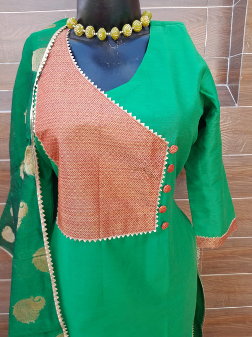 Bottle Green Color Handloom Silk with Banarsi Silk Dupatta