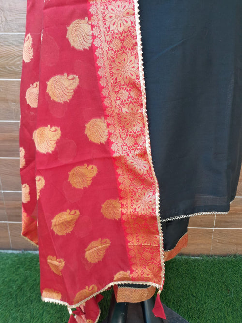Black Color Handloom  Silk with Red Banarsi Silk Dupatta
