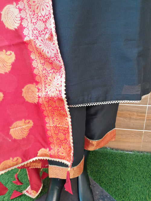 Black Color Handloom  Silk with Red Banarsi Silk Dupatta