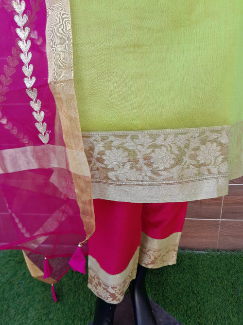 Florence green color Handloom Silk with  Organza Dupatta